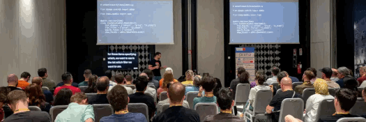 Foto di PyCon Italia 2025 - Volontari e programmatori alla conferenza per favorire la diffusione del popolare linguaggio di programmazione libero Python Volontari e programmatori alla conferenza per favorire la diffusione del popolare linguaggio di programmazione libero Python